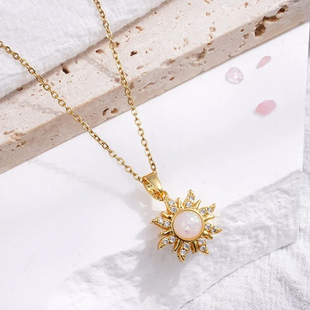 Colar Sol Rapunzel Cravejado Banhado em Ouro 18K