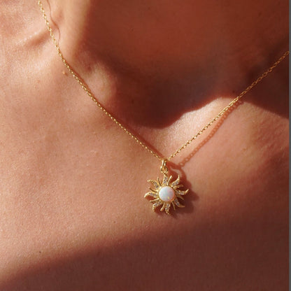 Colar Sol Rapunzel Cravejado Banhado em Ouro 18K