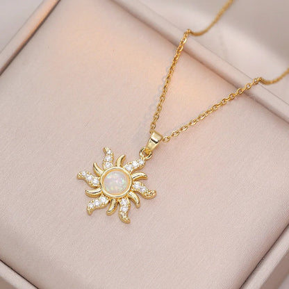 Colar Sol Rapunzel Cravejado Banhado em Ouro 18K
