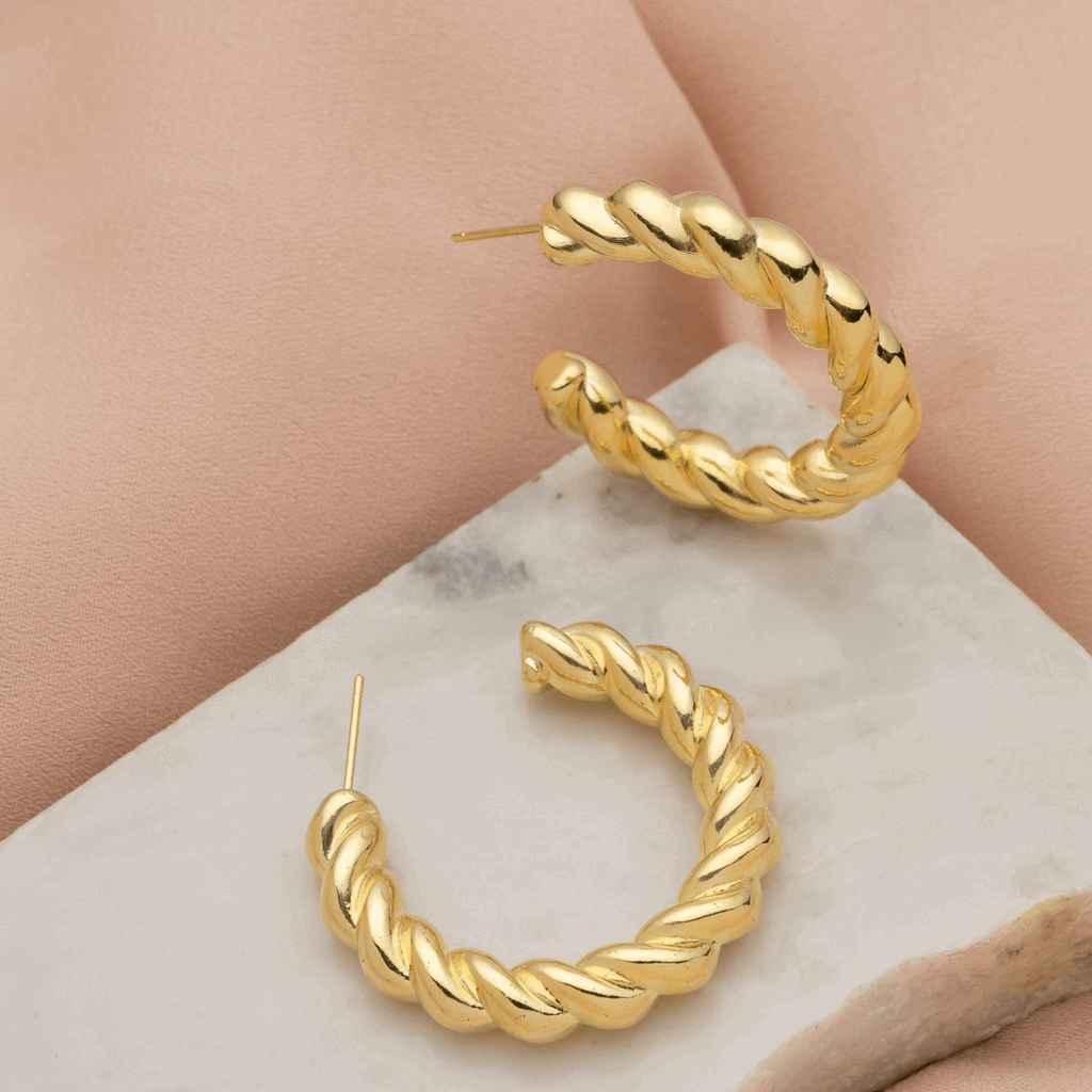 BRINCO ARGOLA TRANÇADA BANHADO EM OURO 18K - BRSI322