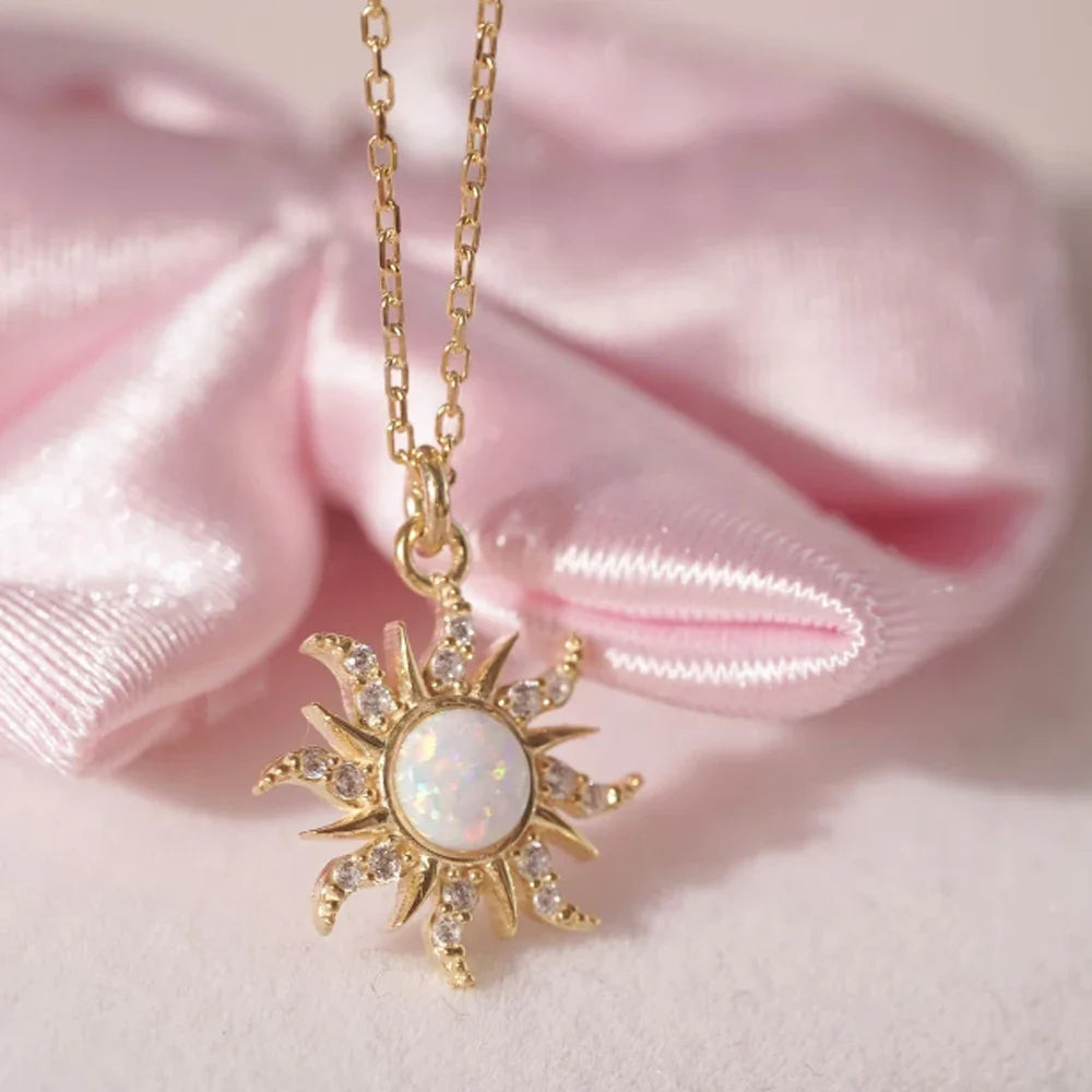 Colar Sol Rapunzel Cravejado Banhado em Ouro 18K